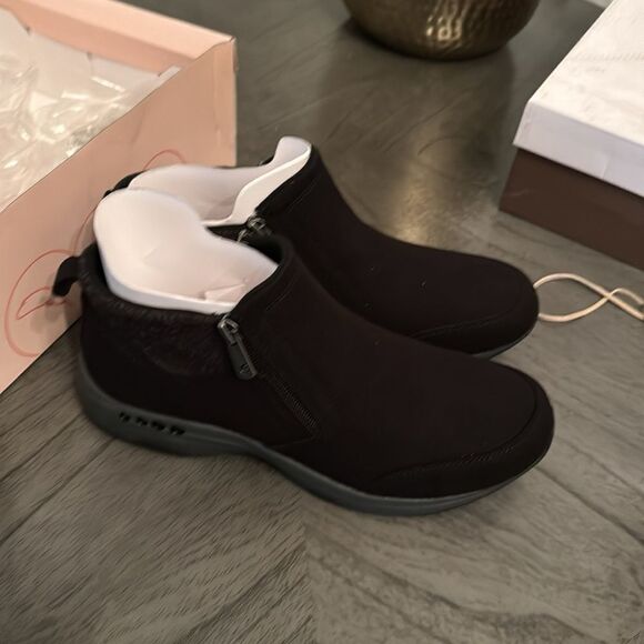 Easy Spirit Women's TShuffle Ankle Bootie - Picture 5 of 7